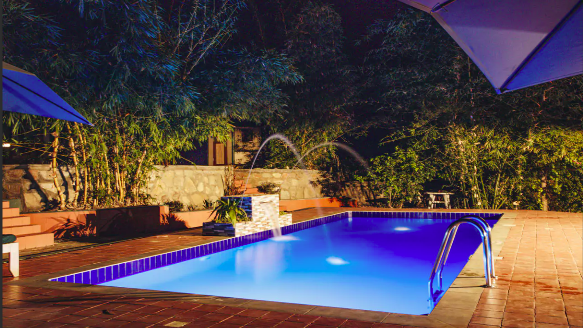 Lodge Swimming Pool