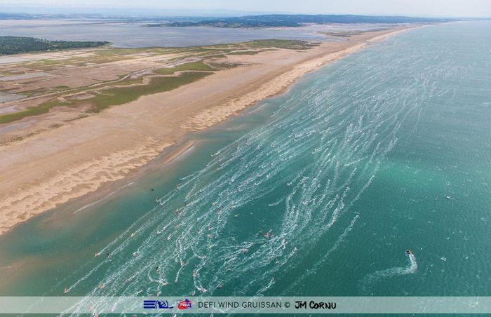 Plage vue du haut pour Défi Wind