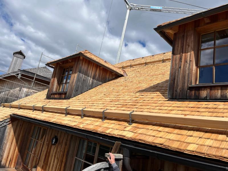 winterstellgut holzschindeldach von oben