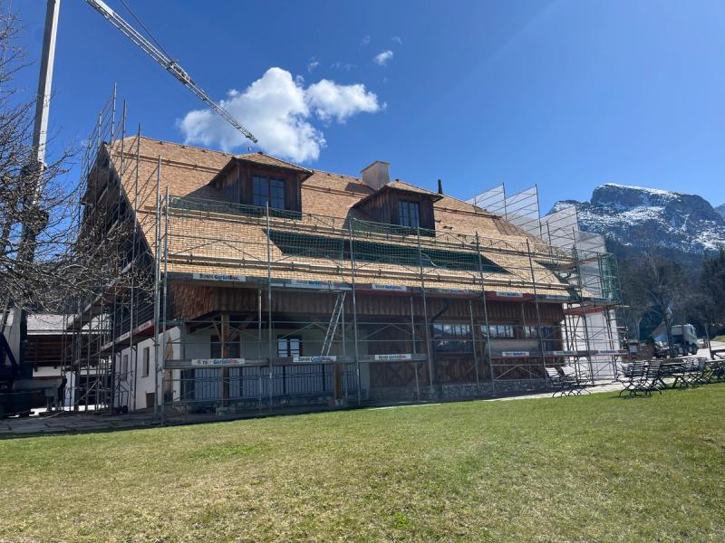 winterstellgut holzschindeldach von aussen