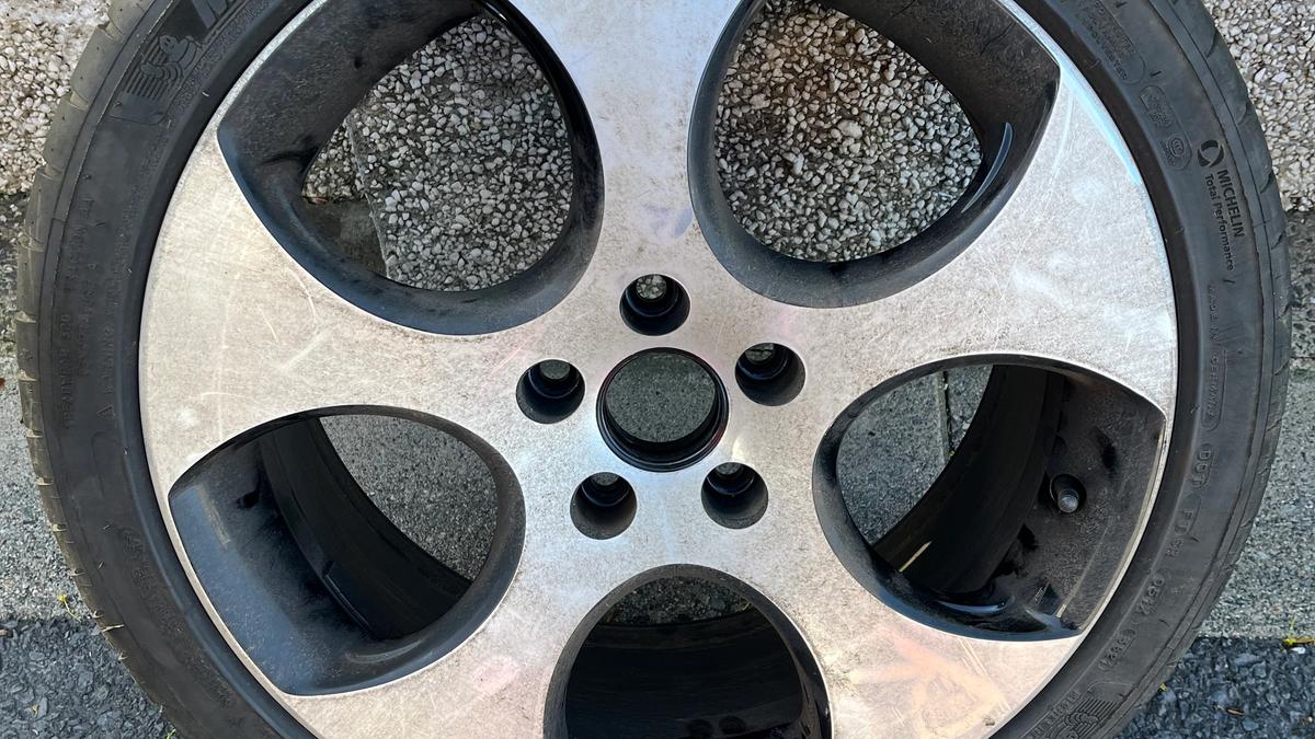 Alloy Wheels before Detailing 