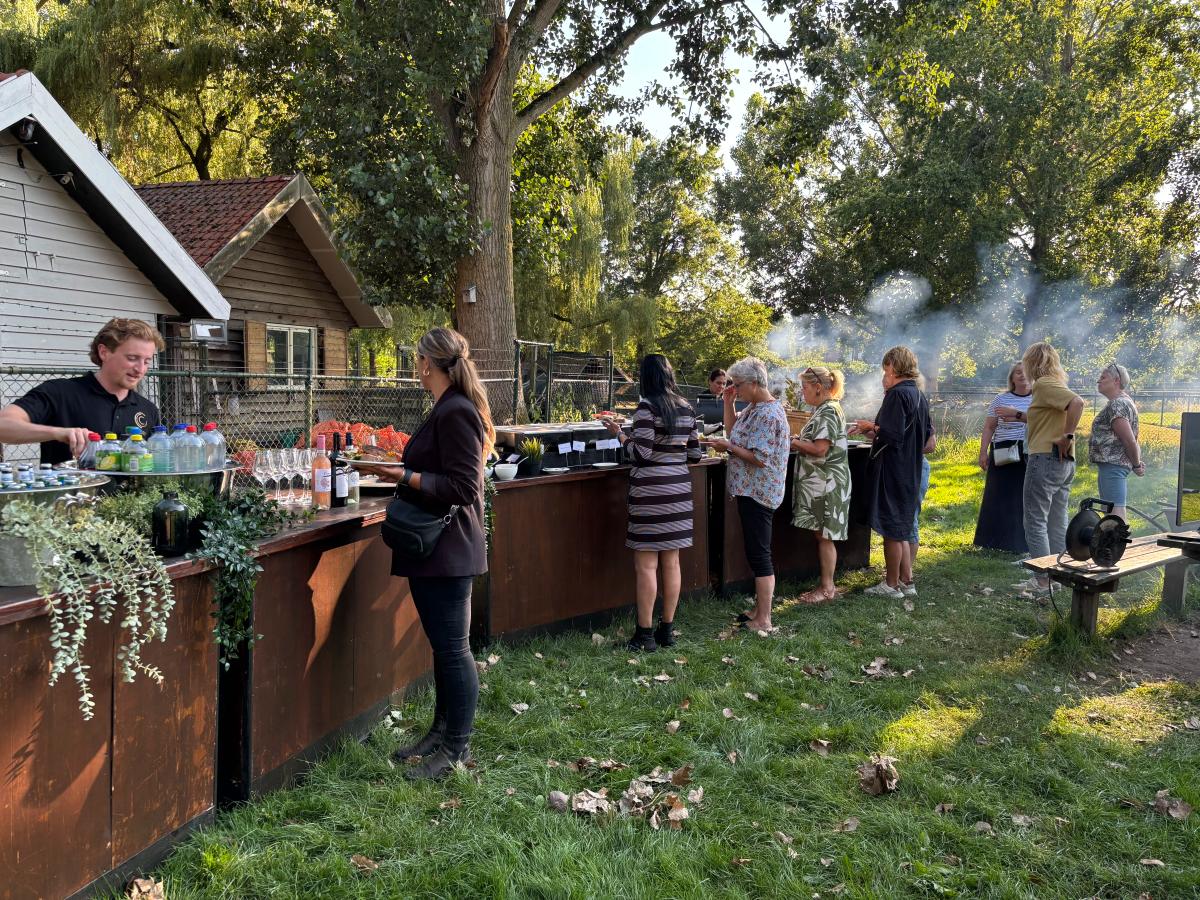 Team van Human Total Care aan het werk op kinderboerderij Geitenbrij in Rosmalen