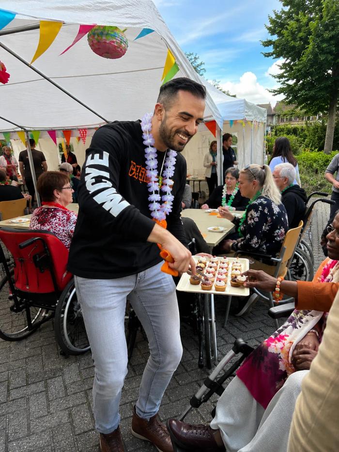 Vrijwilligerswerk tijdens een maatschappelijk teamuitje