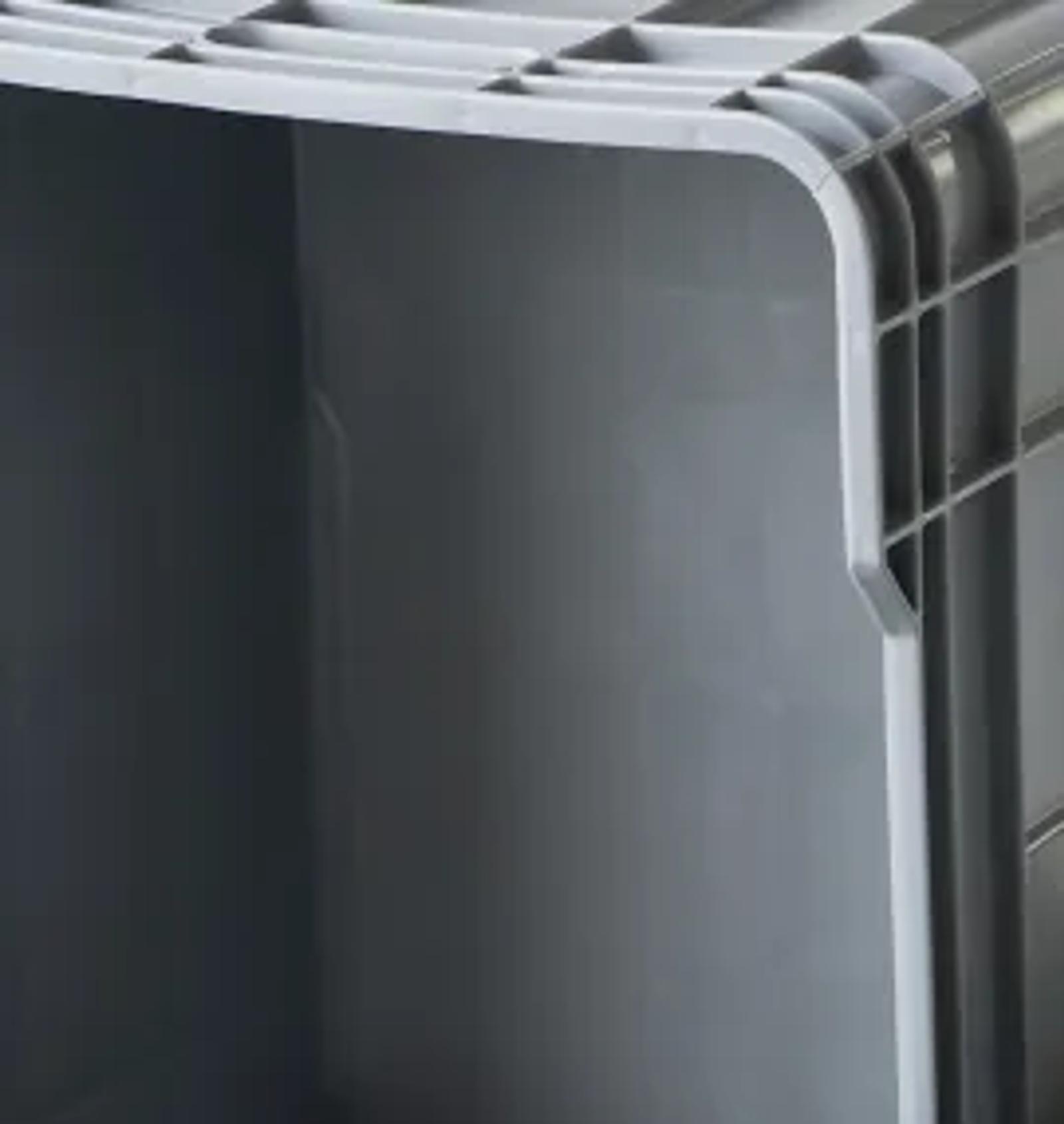 smooth interior walls allows for easy cleaning