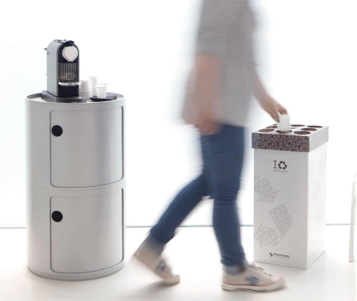 The “coffee” version has eight ø 75 mm circular holes for coffee cups and a central 50x20 mm hole for coffee stirrers.