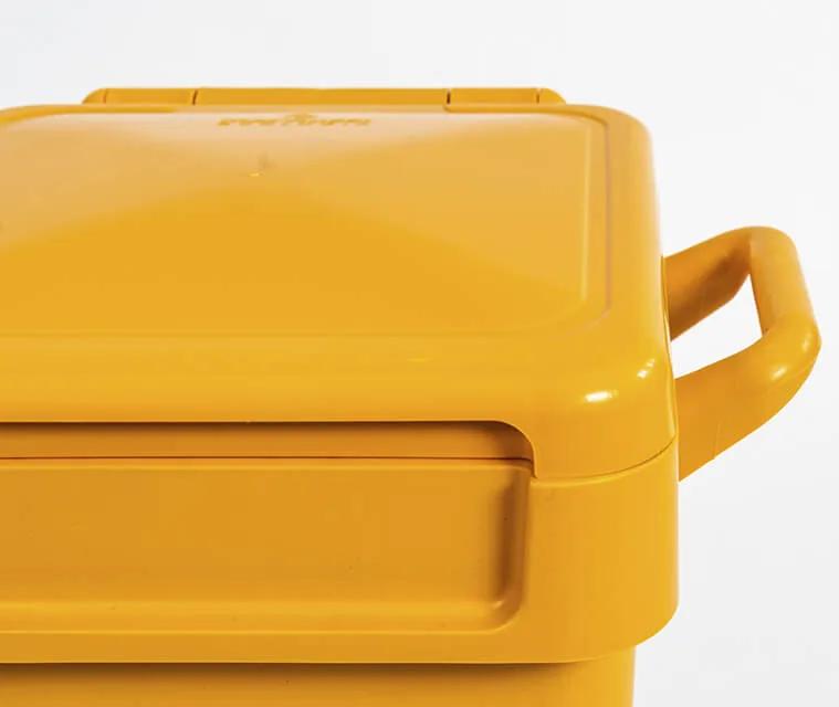 The two large open grips are the hallmark of NAPO, a waste container co-designed to meet a specific need for waste presorting.