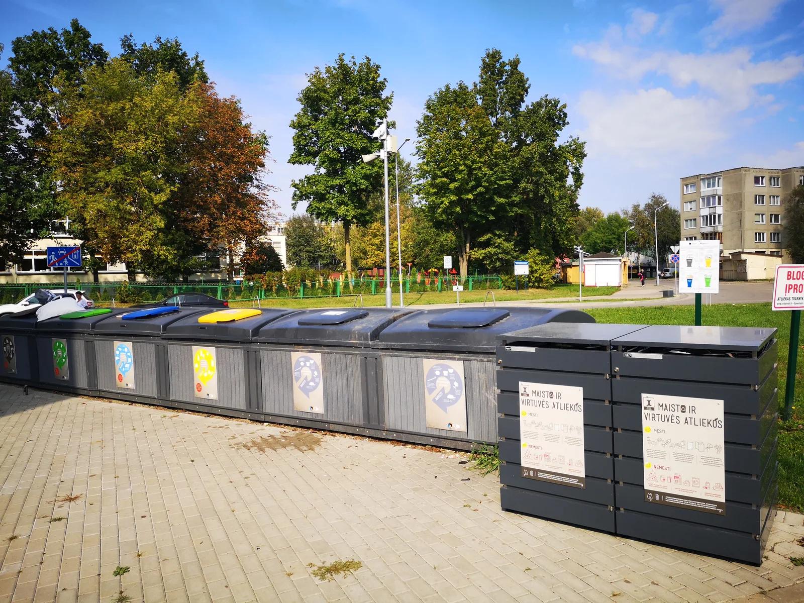 Kėdainiai - konteineriai su stoginėmis