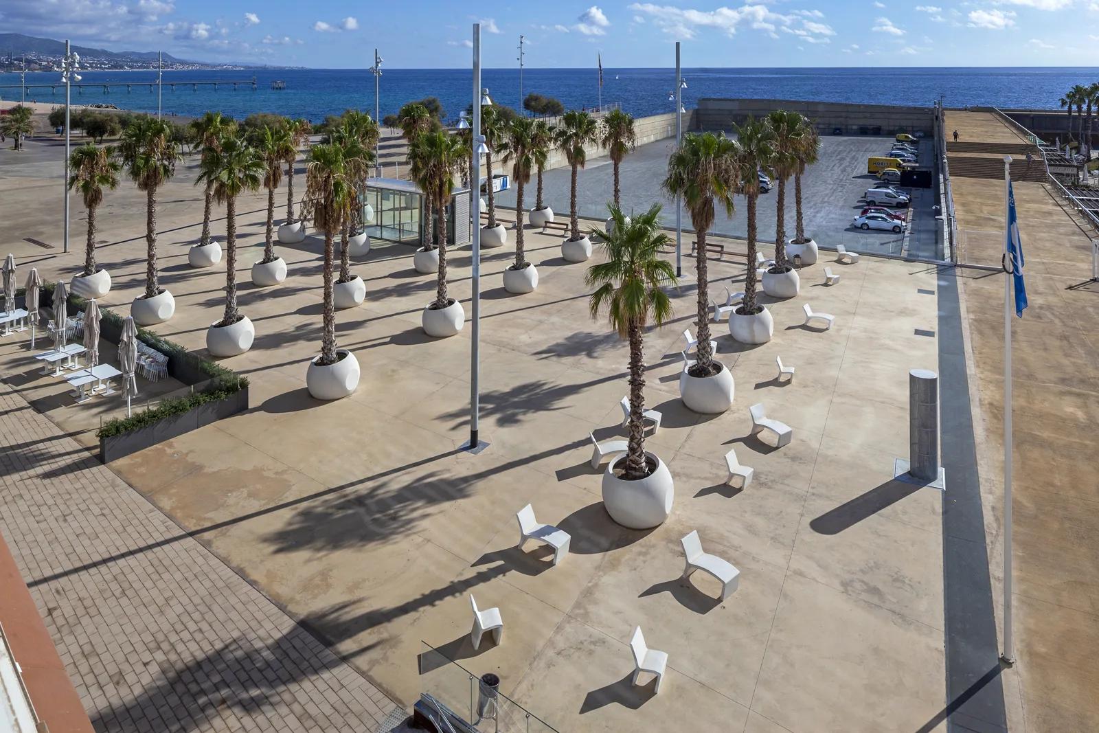 PASSEIG MARÍTIM DE BADALONA, CATALUNYA, ES