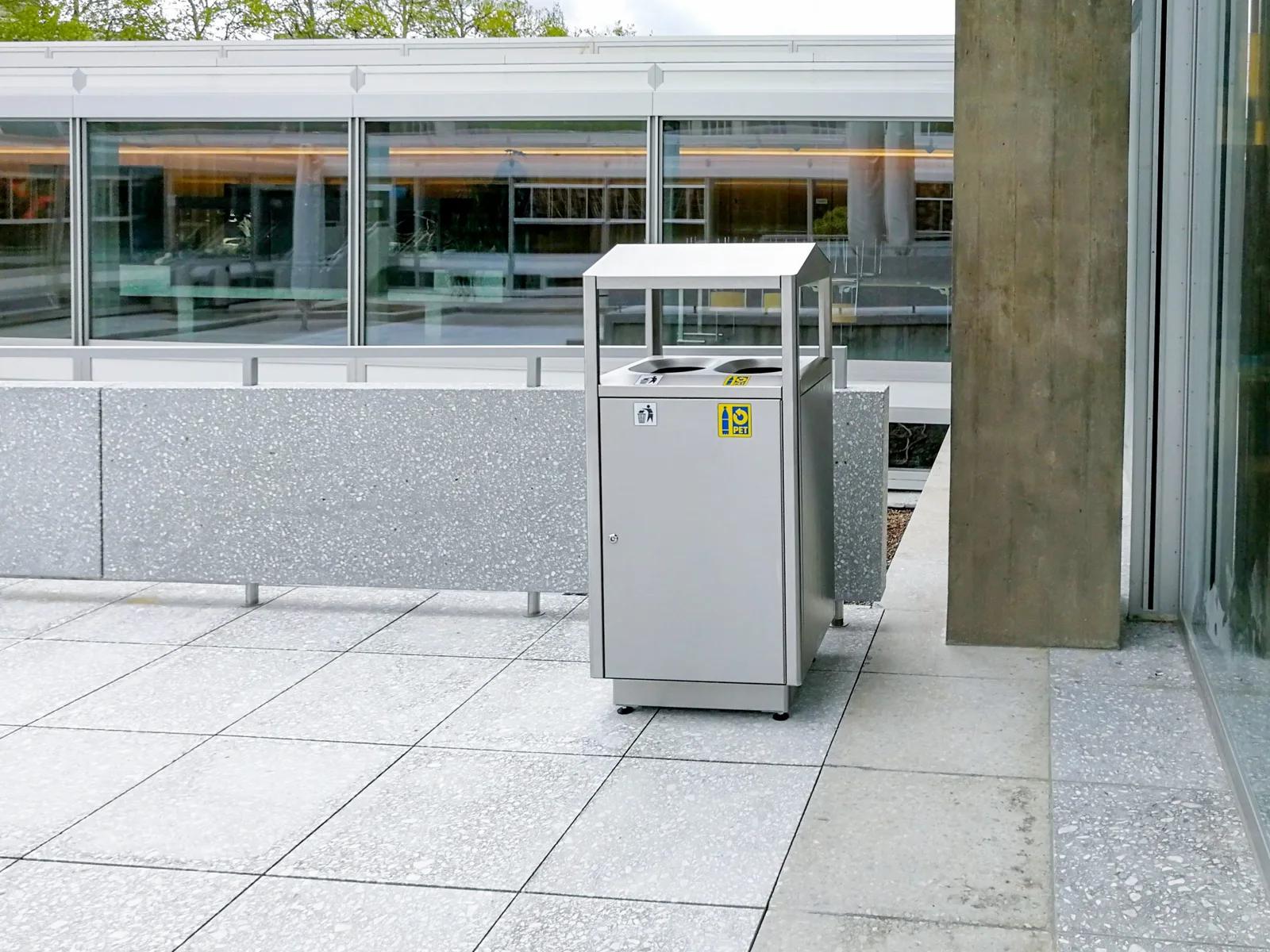S200D-Mülltonne mit Dach an Fachmaturitäts-Schule in Basel