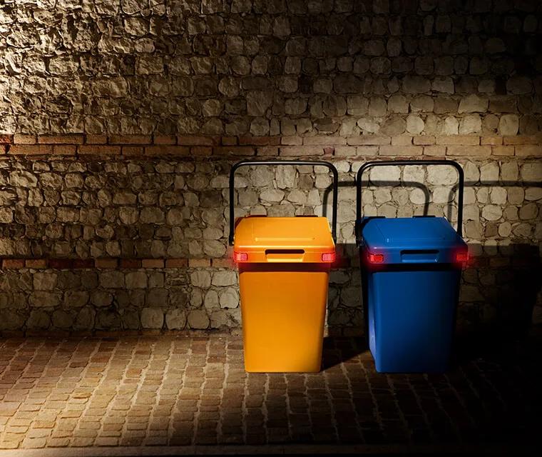 The use of reflectors meets the need for night visibility.
When mounted on the bin sides they can be integrated with RFID tags for identification.