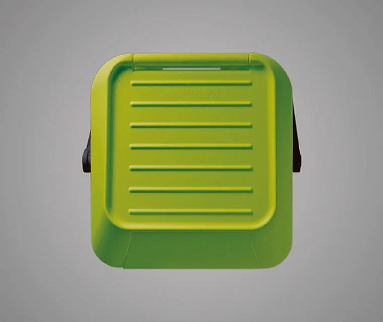 Thanks to its special shape, the lid can be used to place objects on it.