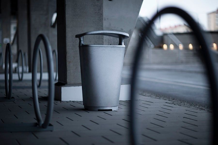 Monolit recycled-aluminium container outdoors