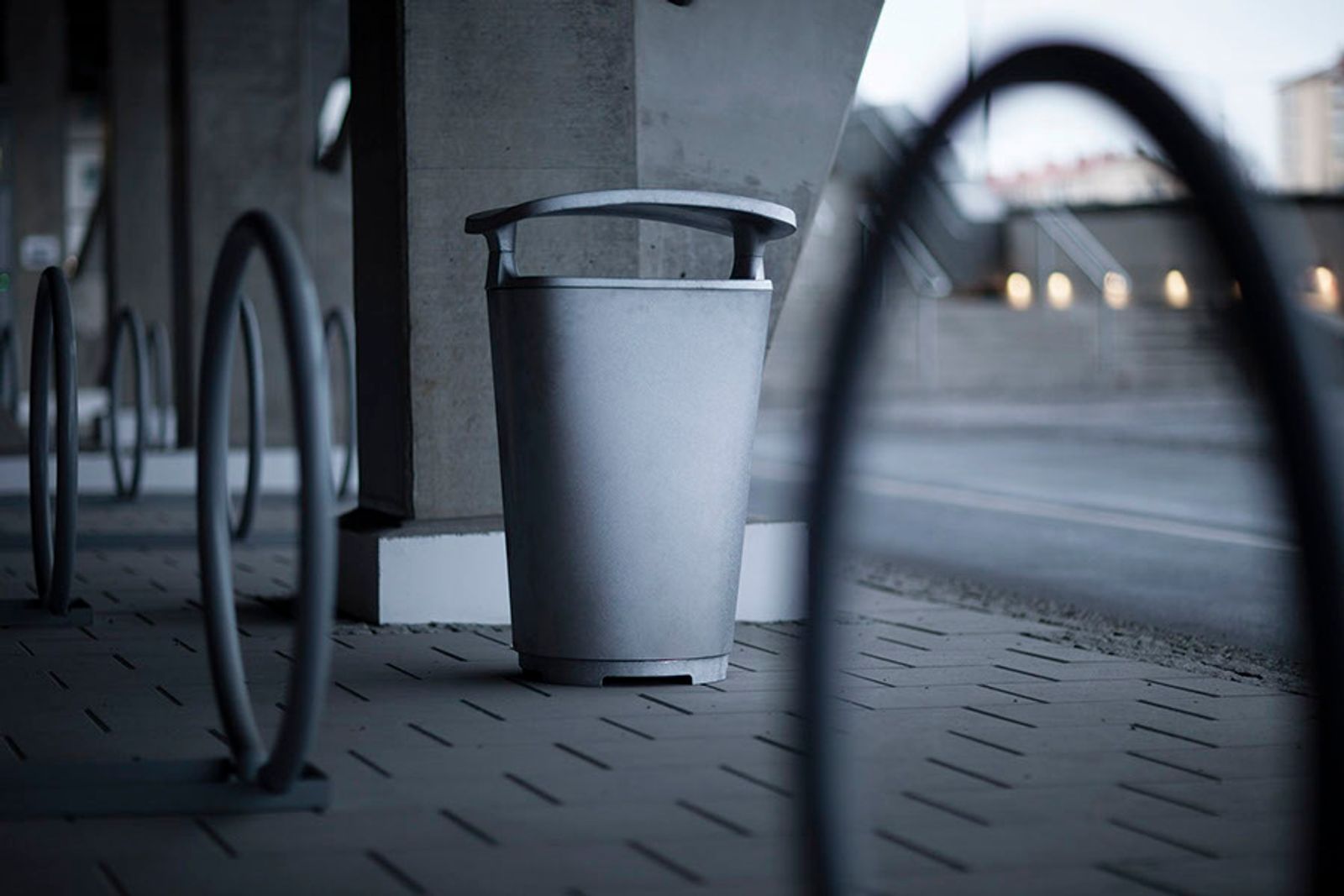 Monolit recycled-aluminium container outdoors