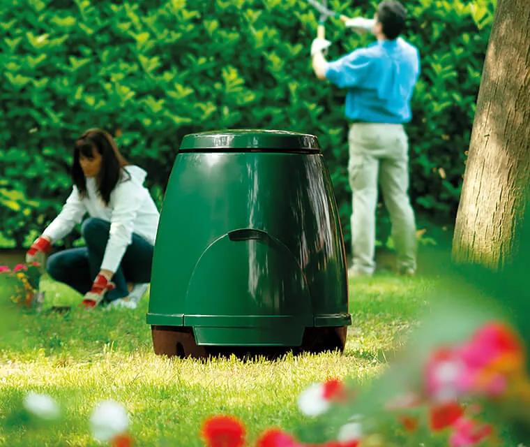 The COMPOSTER 310 combines all the advantages of home composting with a unique design, making it a piece of garden furniture in its own right.