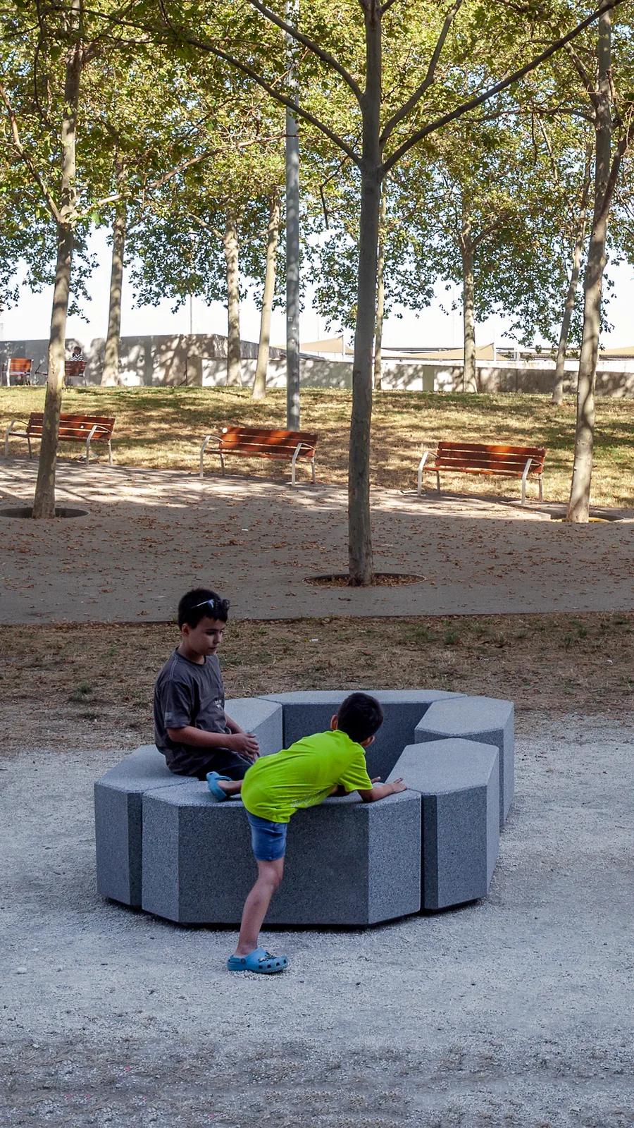 DIGITAL BENCH