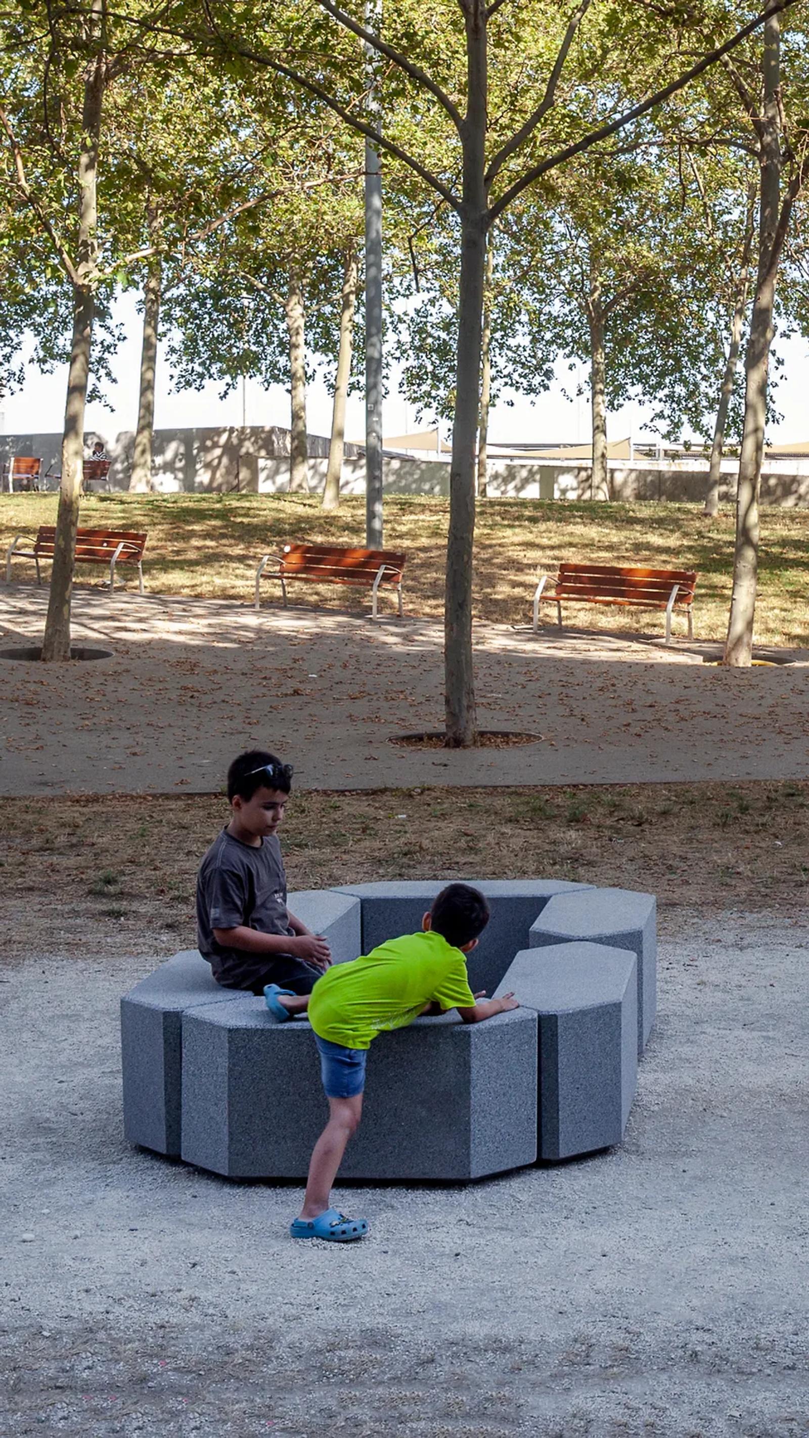 DIGITAL BENCH