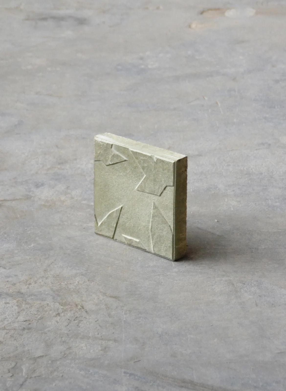 DIAGONAL TILE