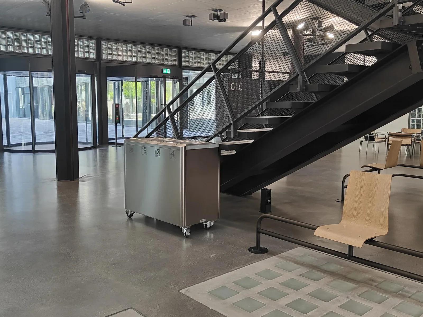wheeled garbage can for public buildings