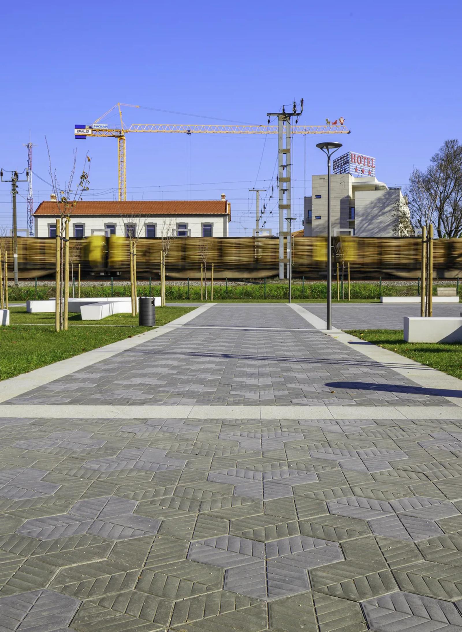 TERMINAL RODOVIARIO, POMBAL, LEIRIA, PT ©NUNO ALMENDRA