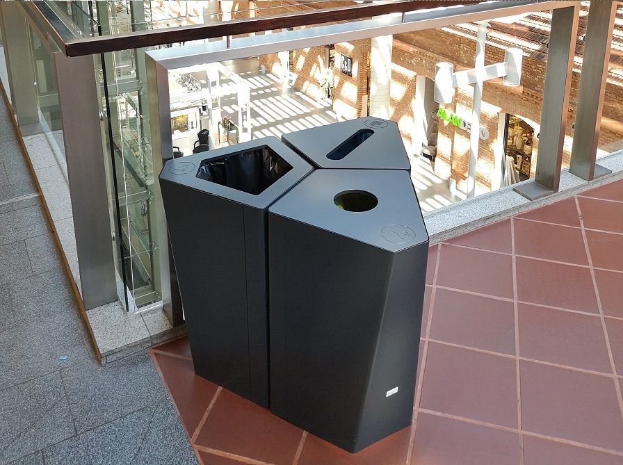 kite sorting bin with liner installed
