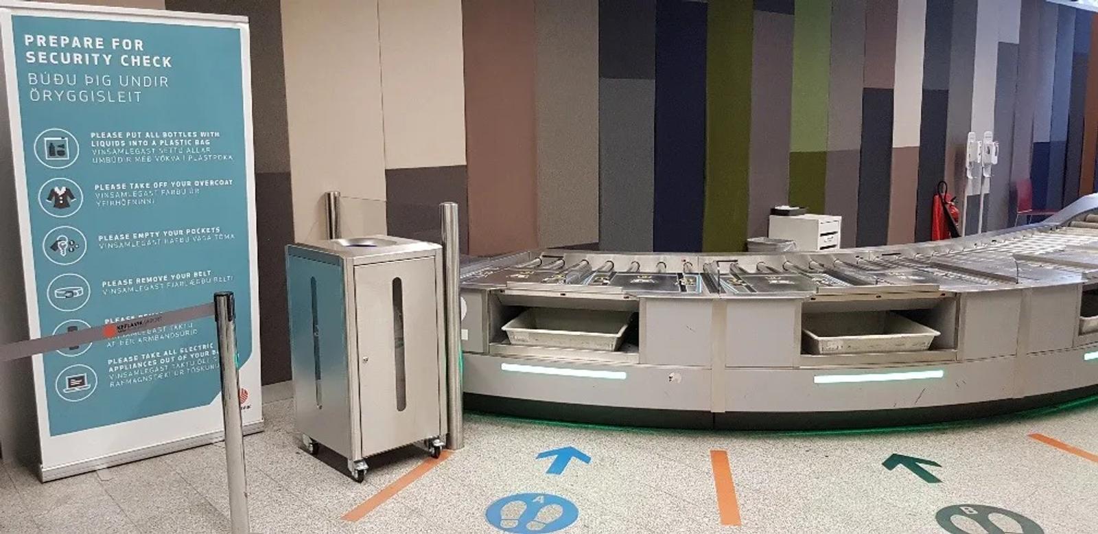 AUWEKO Skyline Liquid Flüssigkeitsbehälter am Keflavik Airport Sicherheitscheck