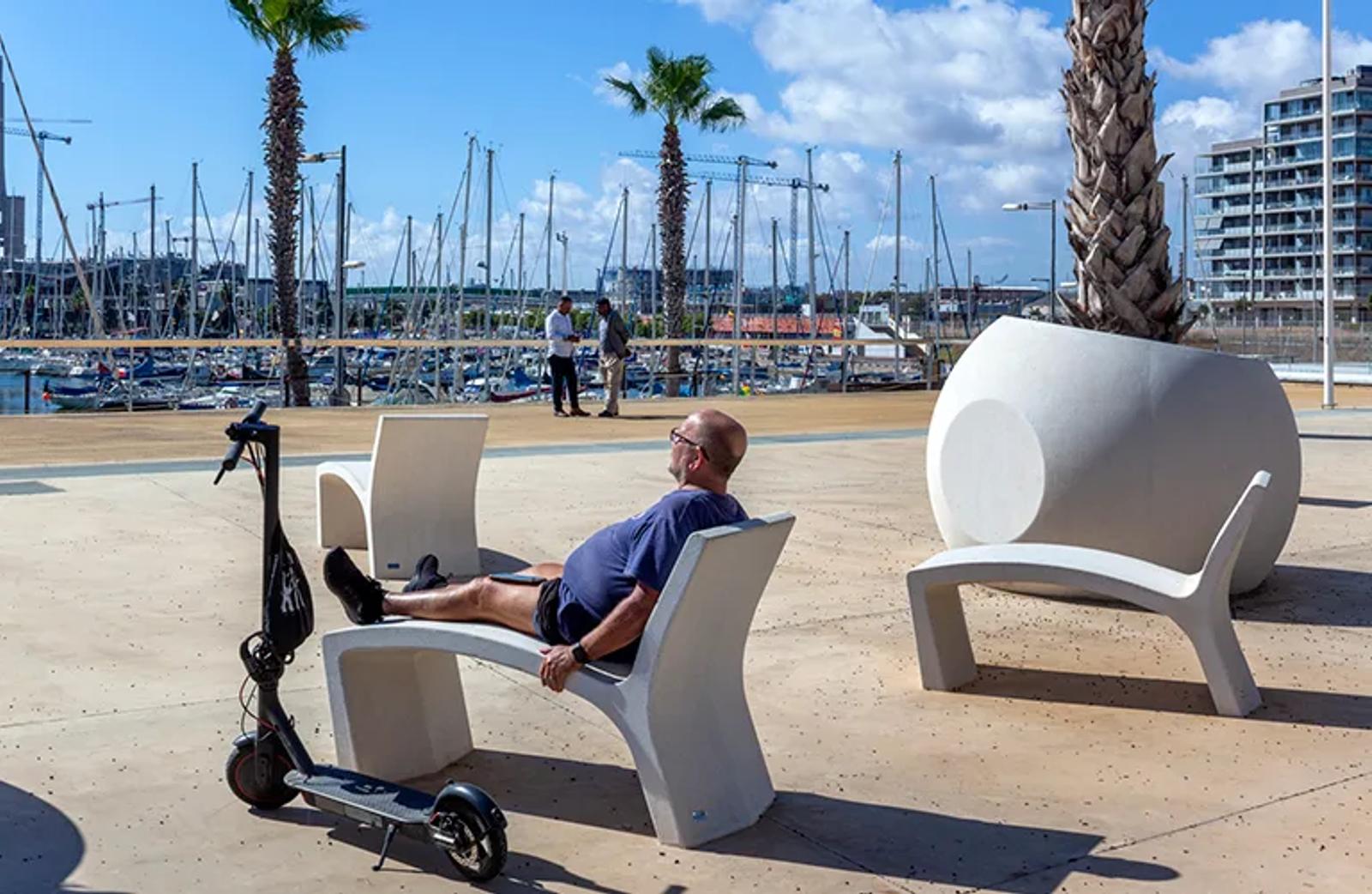PASSEIG MARÍTIM DE BADALONA, CATALUNYA, ES