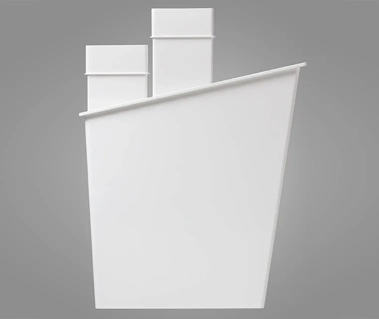 The top with its hinged ergonomic opening conceals two removable compartments.