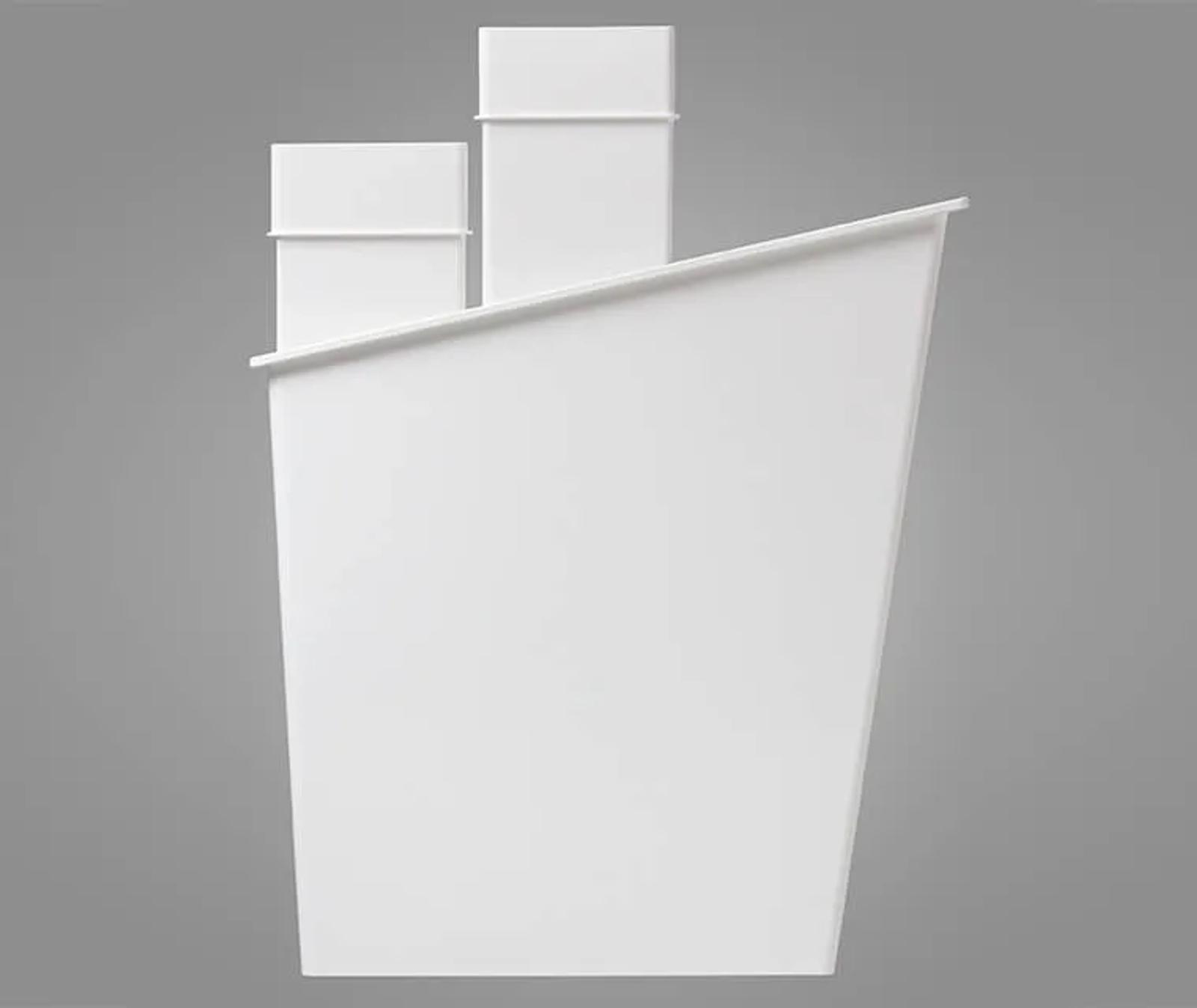The top with its hinged ergonomic opening conceals two removable compartments.