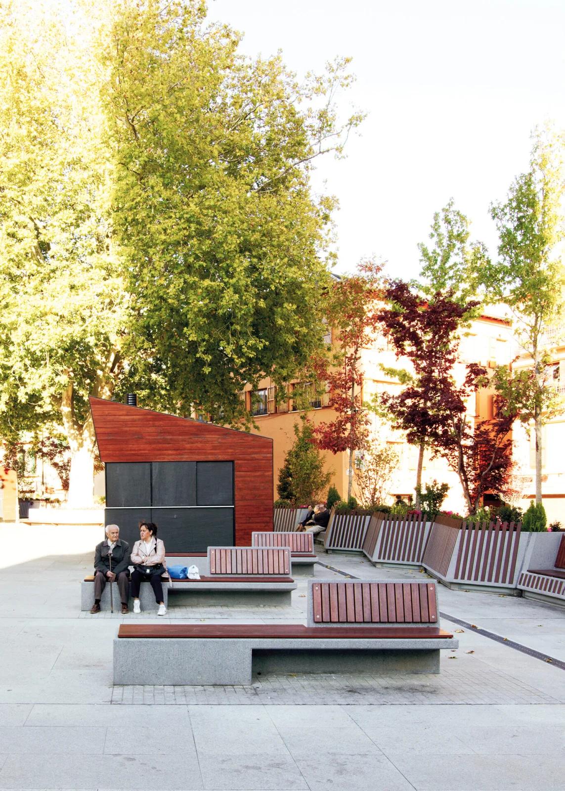 PLAZA SANTA MARIA, PUIGCERDÀ, CATALUNYA, ES