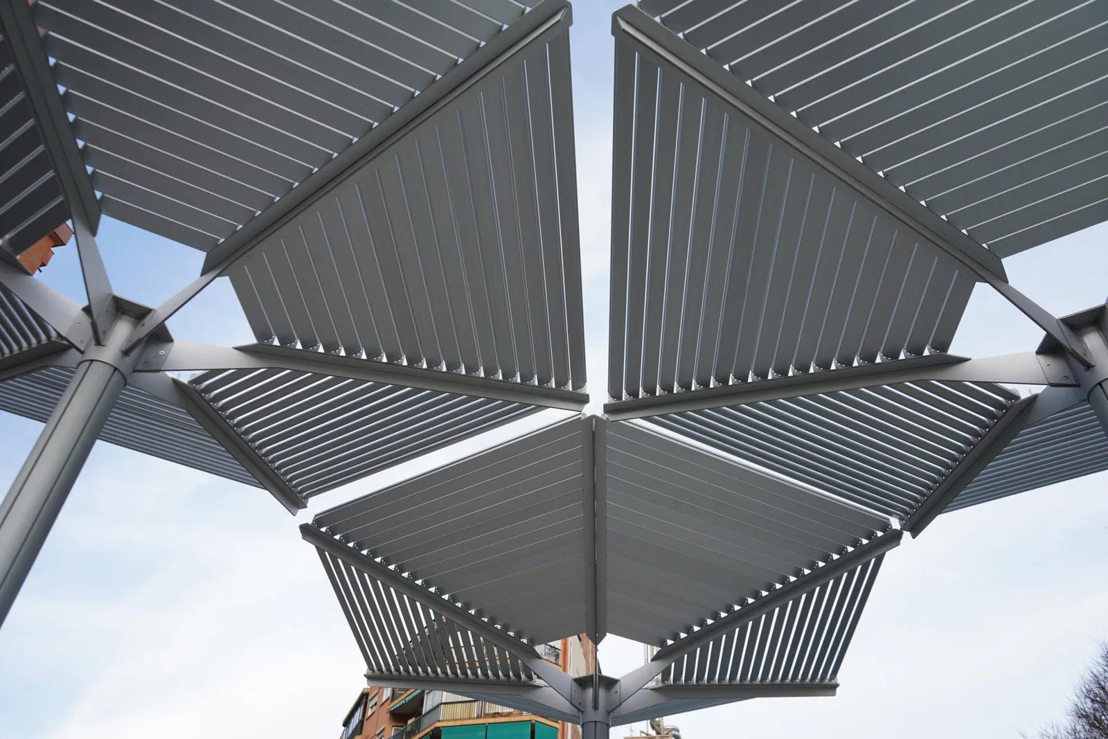 Underside view of the OMBREL·LA slats