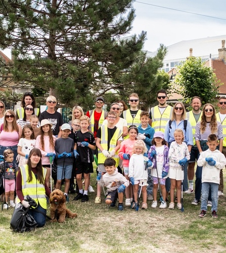 Families, children, and volunteers gather in East Cowes for NOSY’s Rubbish Networking clean-up, promoting community pride and environmental action.