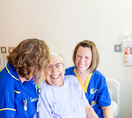 Mountbatten nurses with patient at the Mountbatten Hospice.