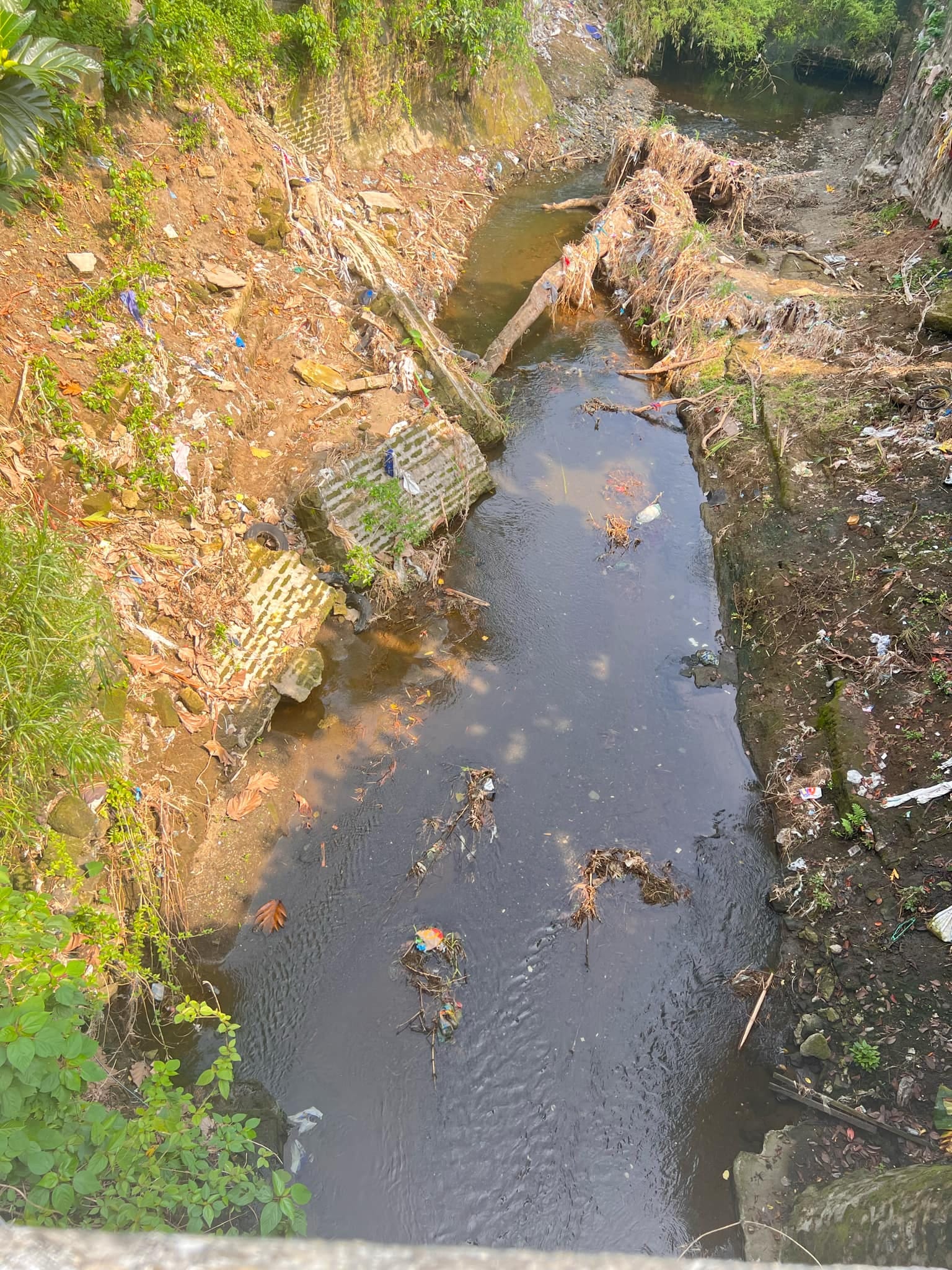 A river in the Philippines with various rubbish & plastic pollution