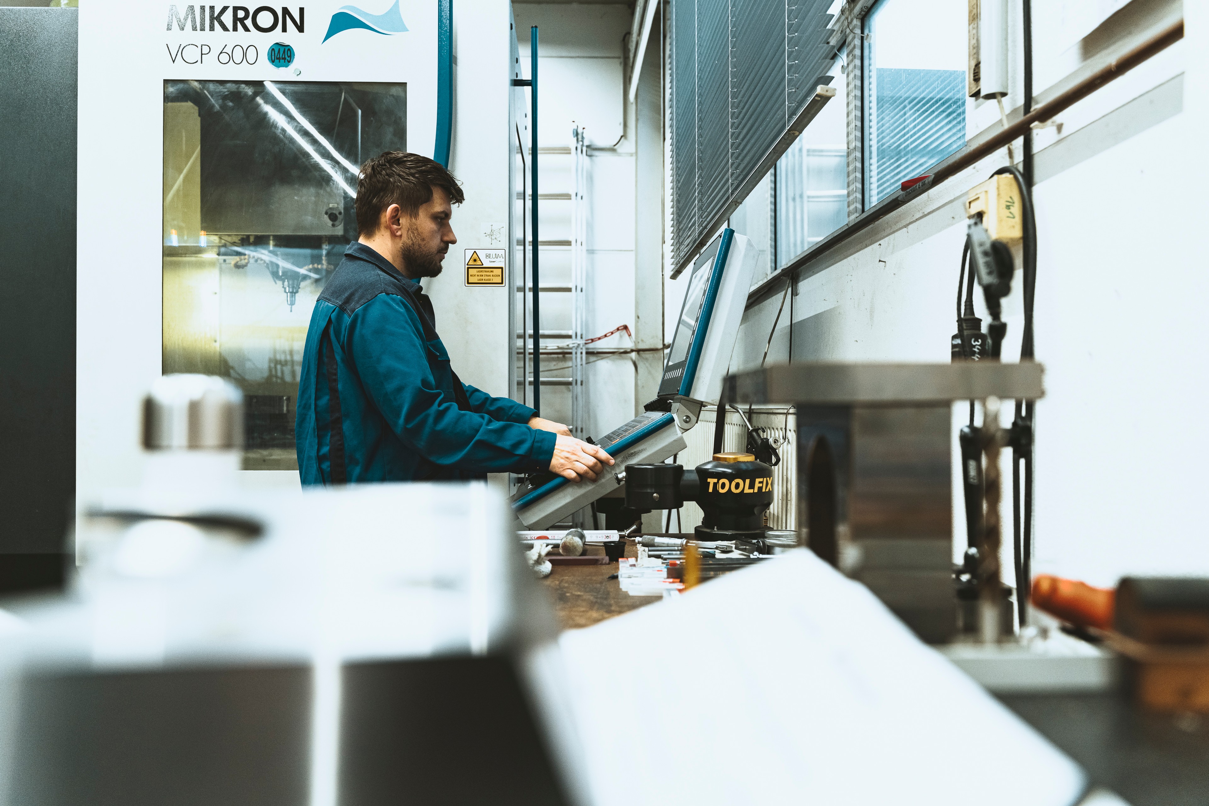 Spritzgussmaschine bei der Fertigung