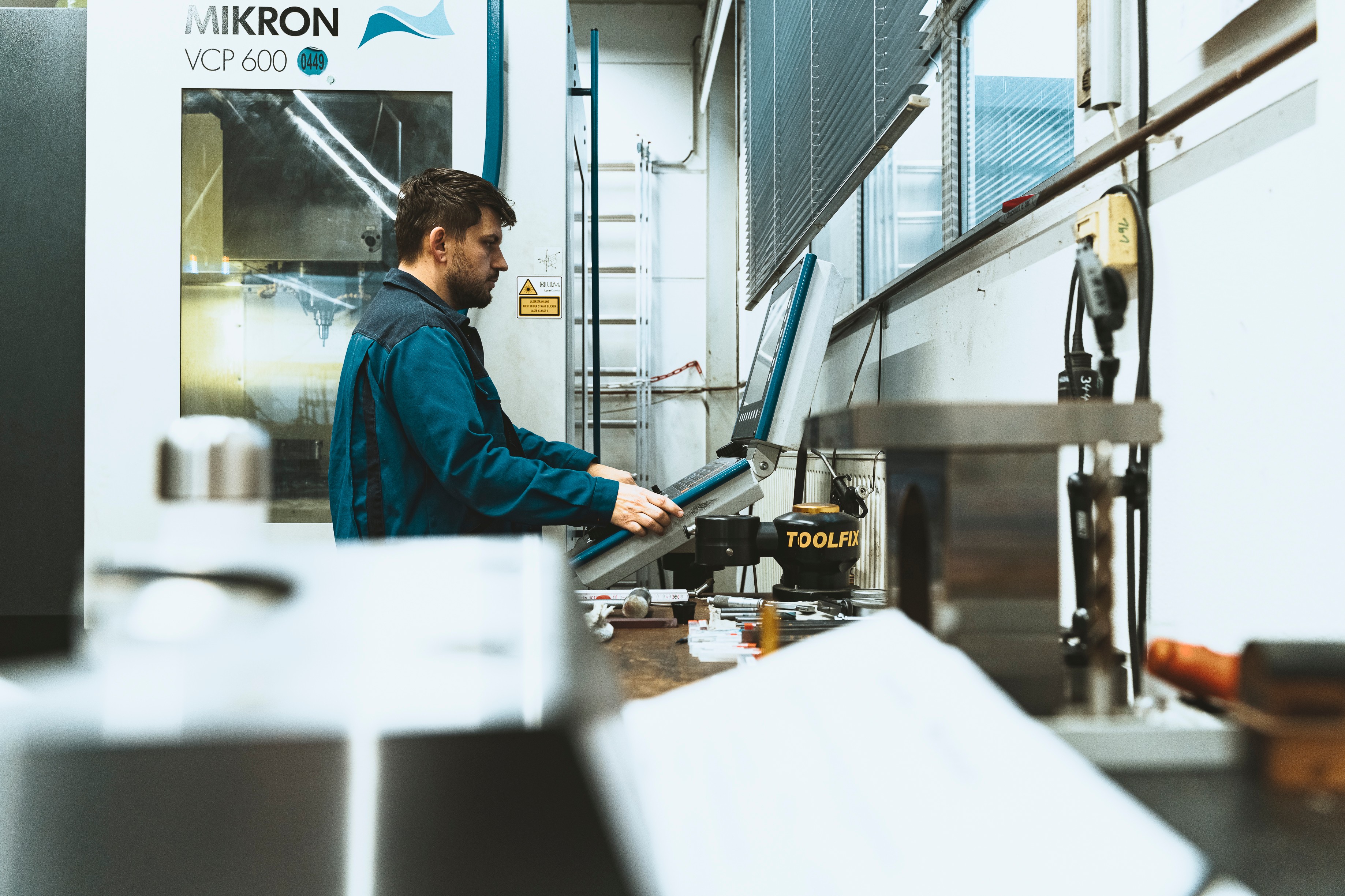 Spritzgussmaschine bei der Fertigung