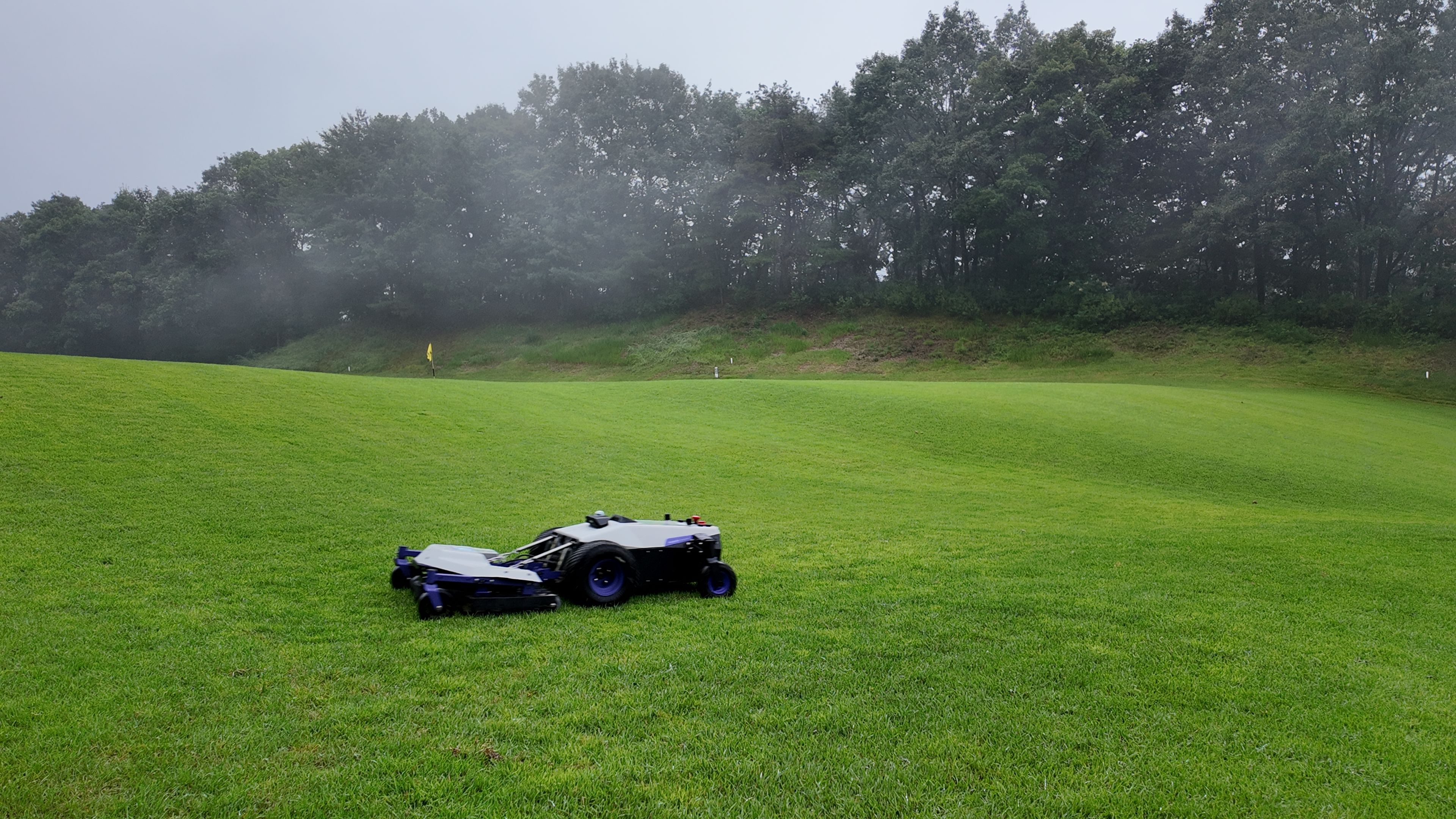PANDAG G1 performing autonomous mowing on a golf course