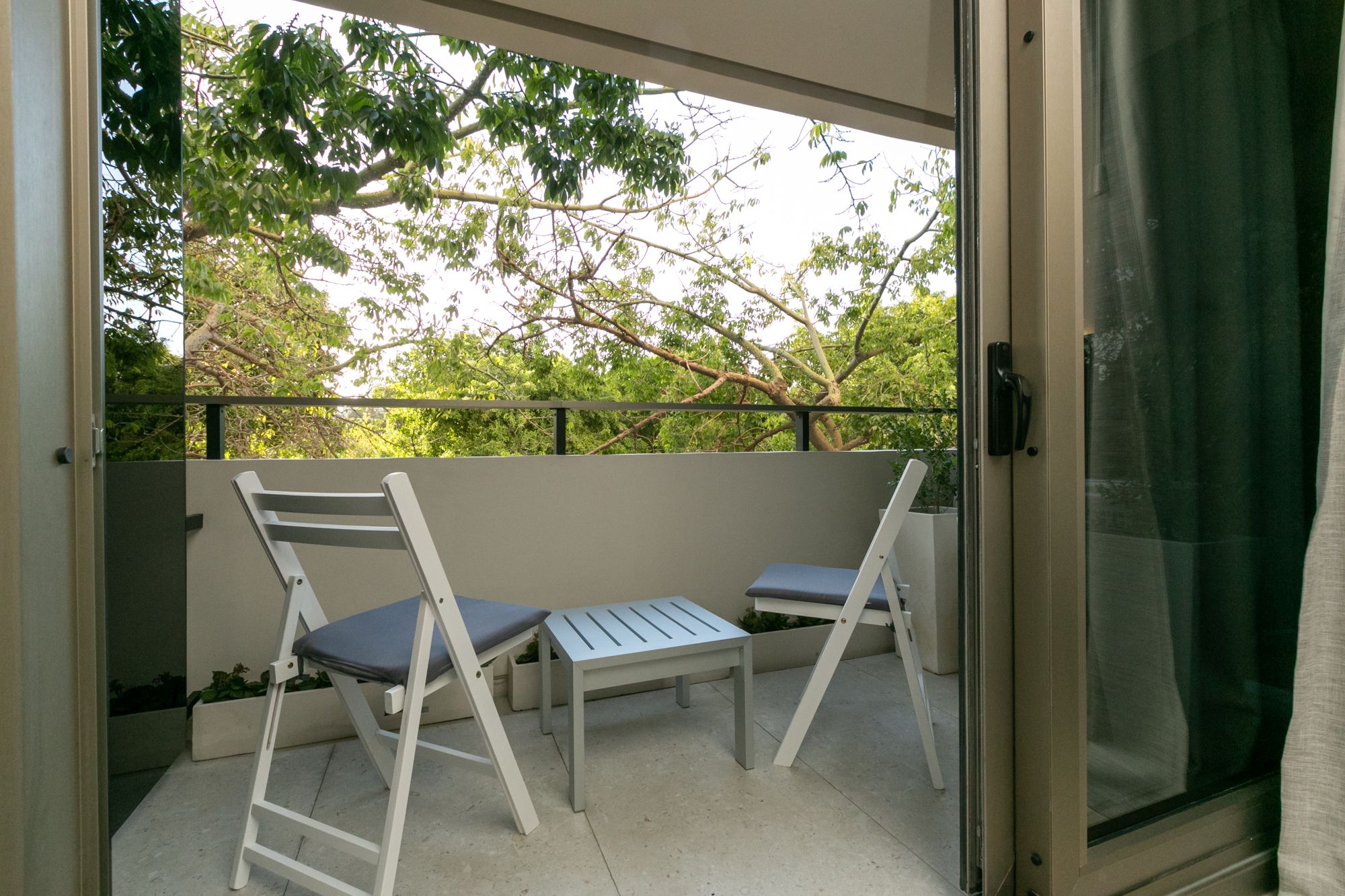 Studio moderno con balcón · Torre Deco - Foto 1
