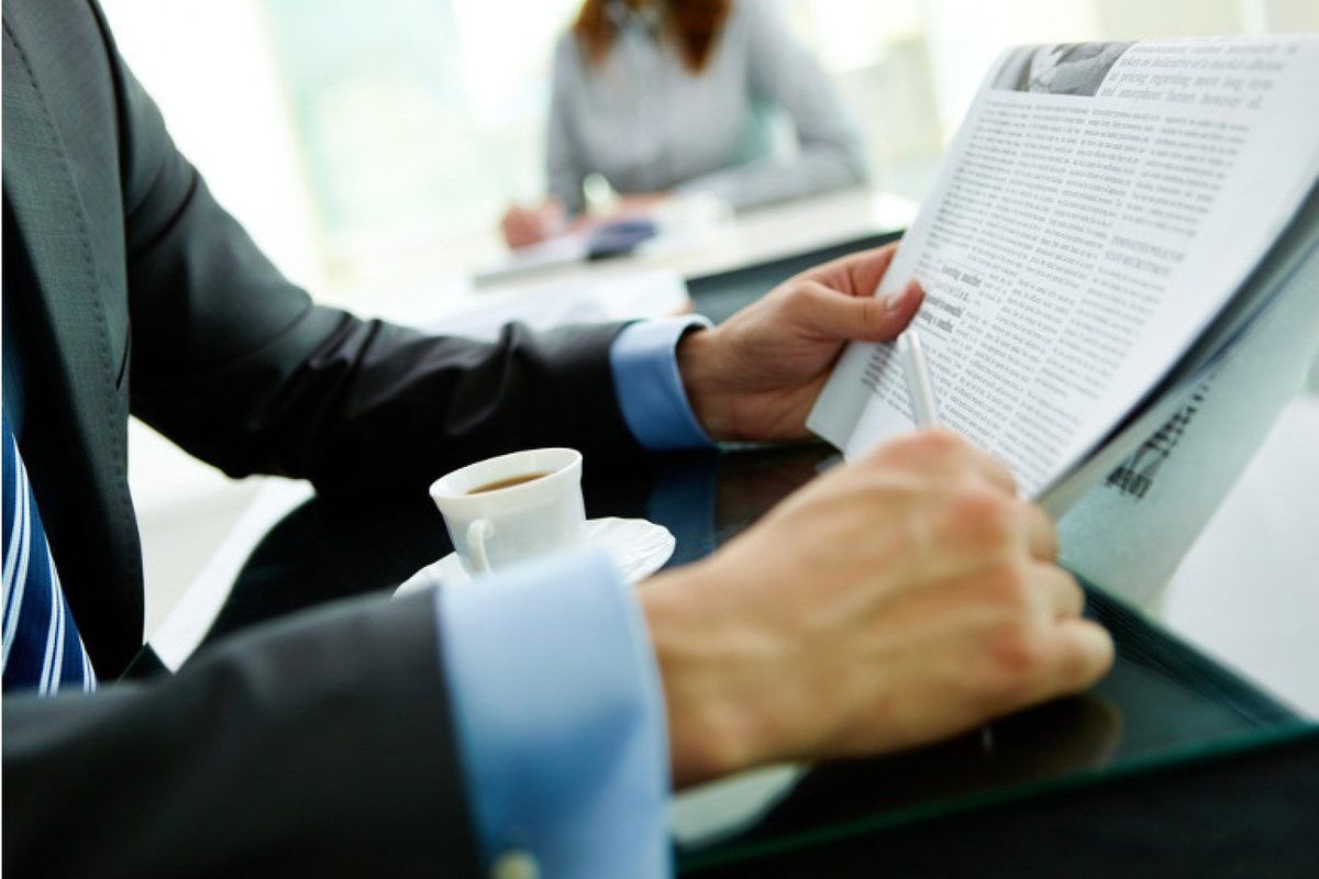 What kind of news does a financial broker need to read?