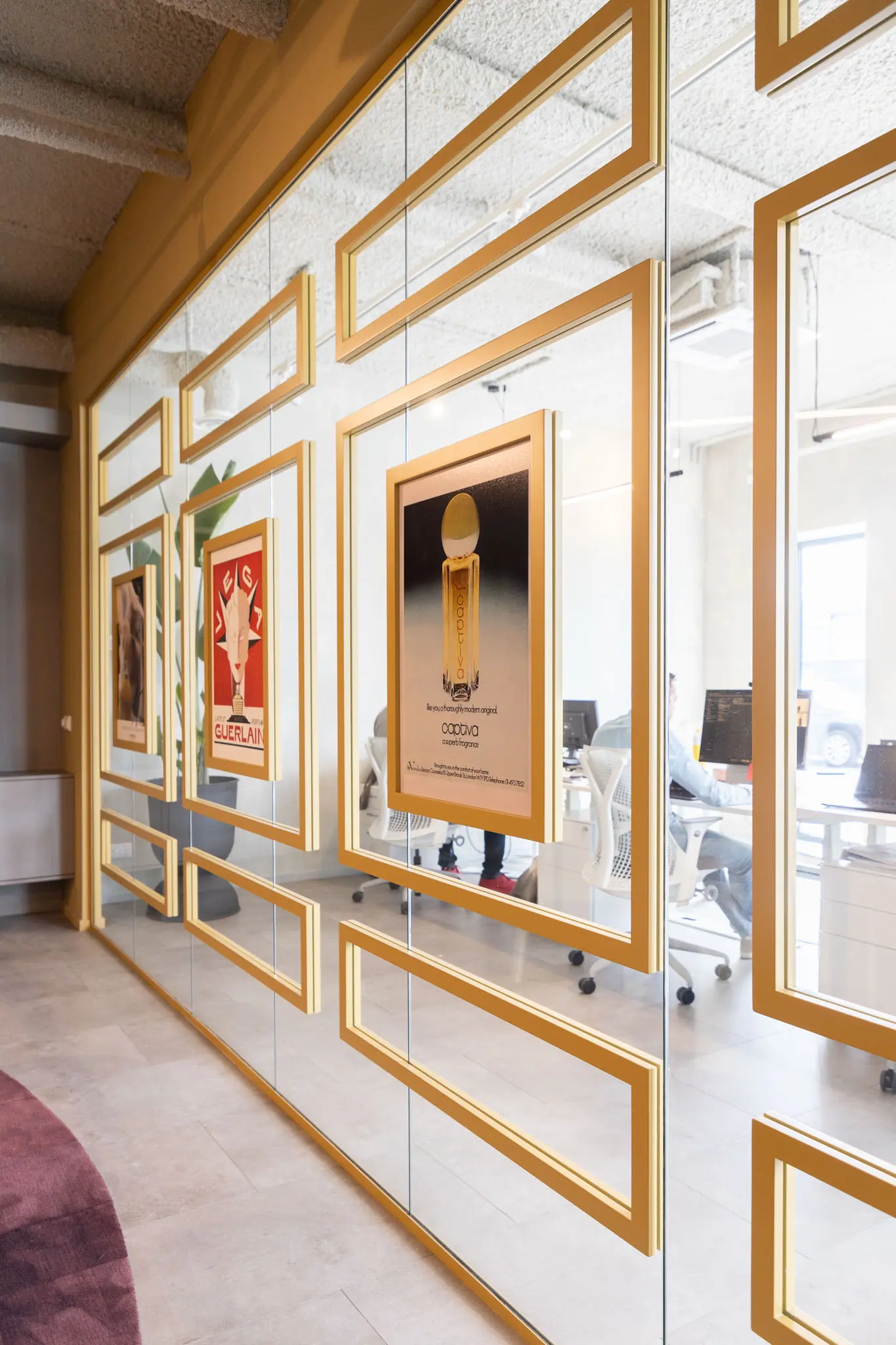 Gallery showcase image