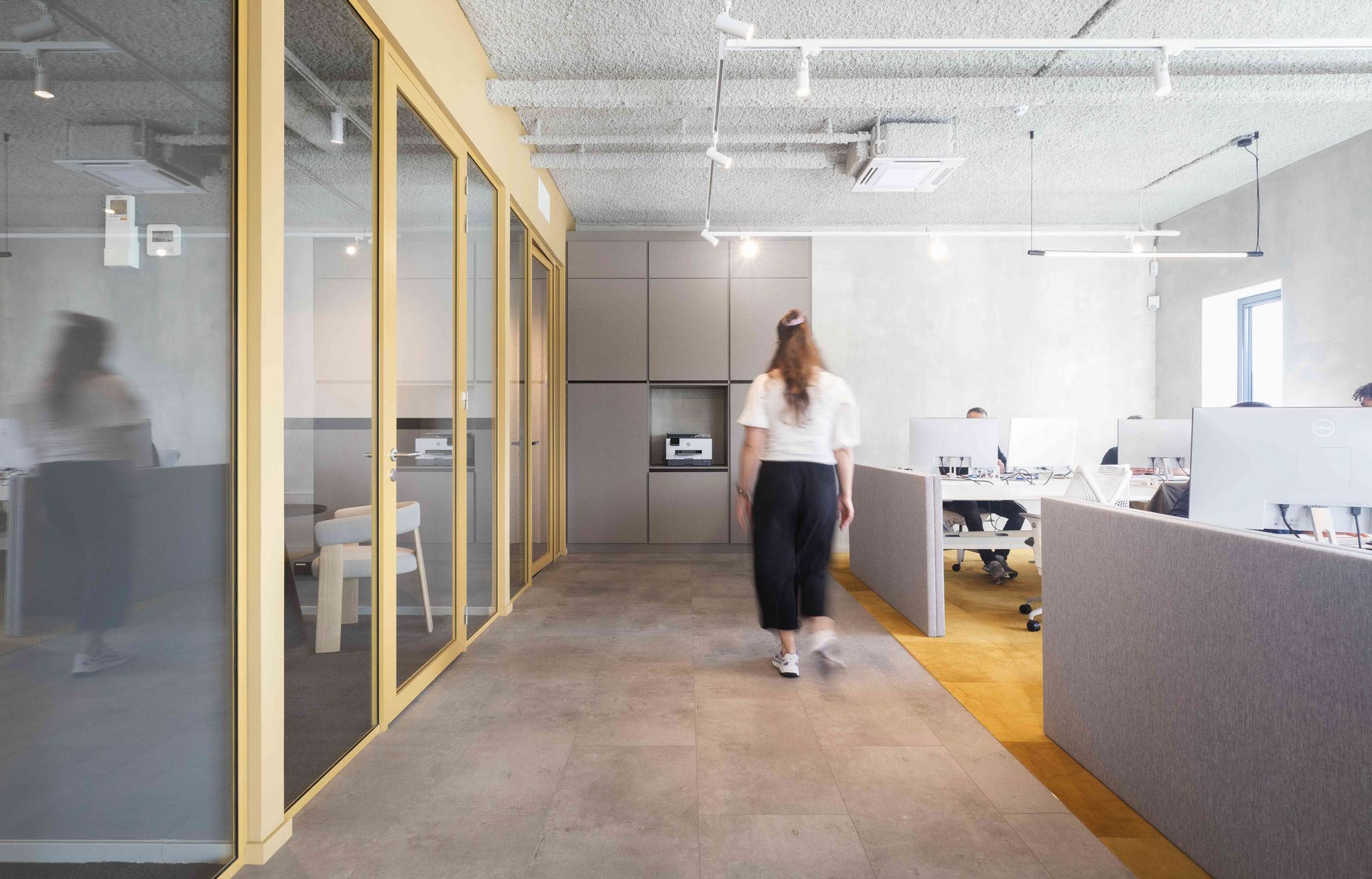 Gallery showcase image