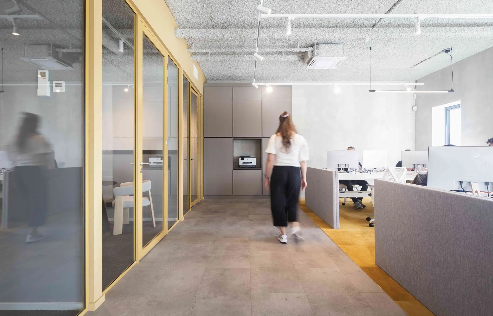 Gallery showcase image