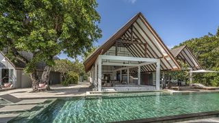 Four Seasons Landaa Giraavaru Two-Bedroom Royal Beach Villa