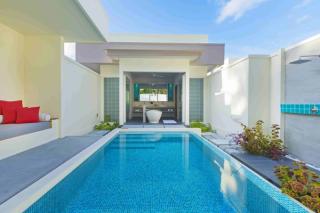 Dhigali Maldives Beach Suites with Garden Pool