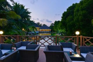 Dreamland Maldives Lake View Bar