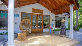 Sandy Toes Boutique at Reethi Beach Resort - Baa Atoll