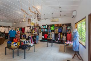 Komandoo Island Resort Gift Shop 