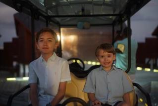 Children riding in a buggy at Anantara Dhigu