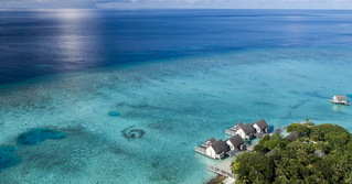 Four Seasons Landaa Giraavaru Three-Bedroom Land and Ocean Suite
