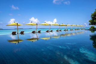 Anantara Kihavah Swimming Pool