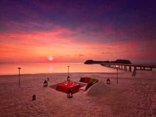 Huvafen Fushi Maldives Digging Beach Dinner